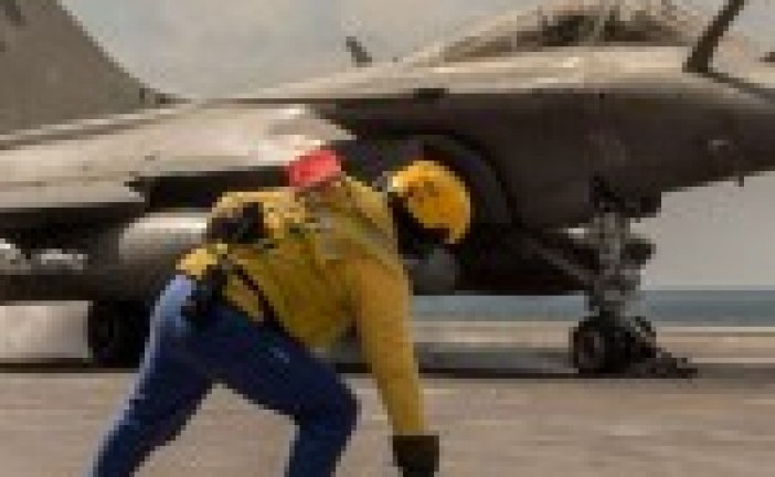 Irak: Le porte-avions français Charles de Gaulle engagé contre l’Etat islamique