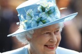 Royaume-Uni: la reine Elizabeth II annonce un gel des impôts sur les ménages jusqu’en 2020