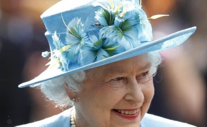 Royaume-Uni: la reine Elizabeth II annonce un gel des impôts sur les ménages jusqu’en 2020