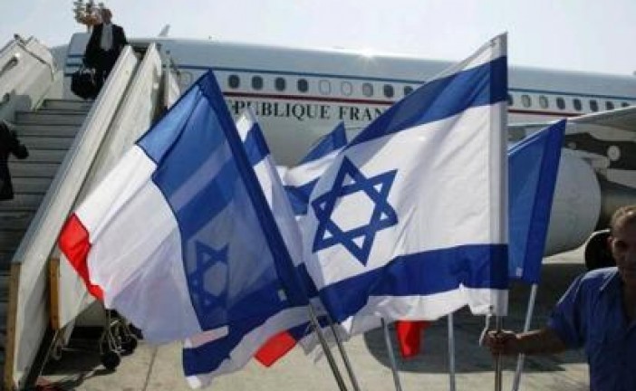 la France a décidé d’apposer sur les passeports des résidents français en Israël la mention « Israël/ Territoires palestiniens » comme lieu de résidence.