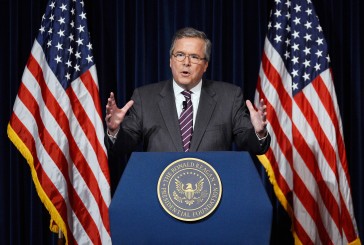 Jeb Bush entre dans la course présidentielle et promet de reconstruire les liens avec Israël