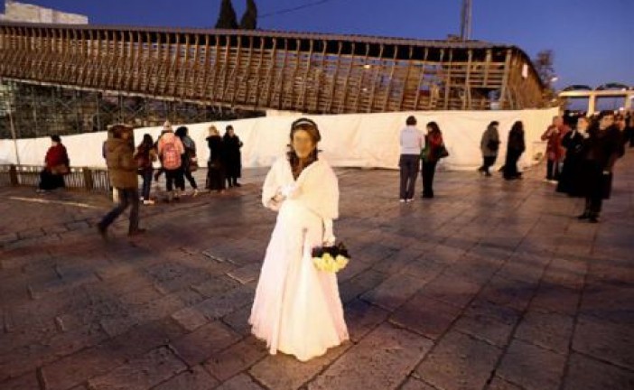Une mariée arrêtée par la police Israélienne sur le Mont du Temple.