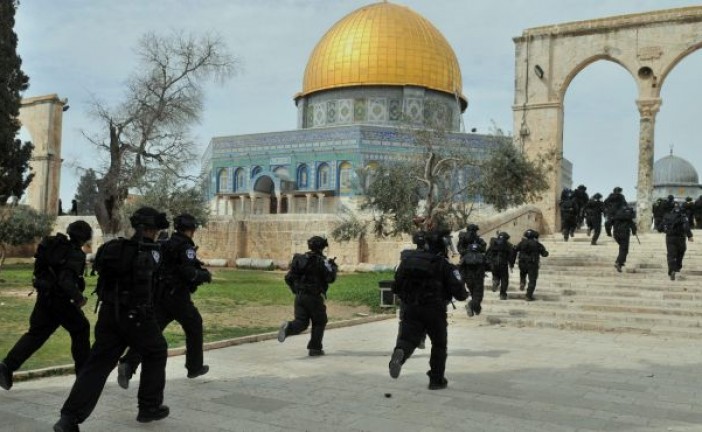 Mont du Temple: Affrontements entre policiers et arabes palestiniens.