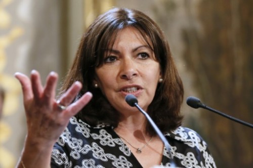 Anne Hidalgo le 21 mai 2015 à Paris. Ce dimanche, la mairie de Paris assure qu'elle n'entend pas annuler la journée «Tel-Aviv sur Seine», objet d'une polémique sur les réseaux sociaux notamment. (AFP/PATRICK KOVARIK)