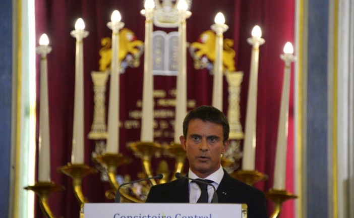 M. Valls à la Synagogue de Nazareth: « le combat contre l’antisémitisme est à reprendre ».