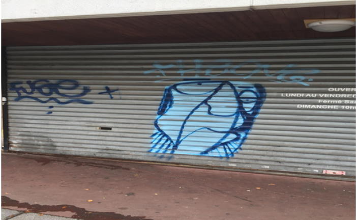 Inscriptions antisémites sur un magasin juif à Place des Fêtes