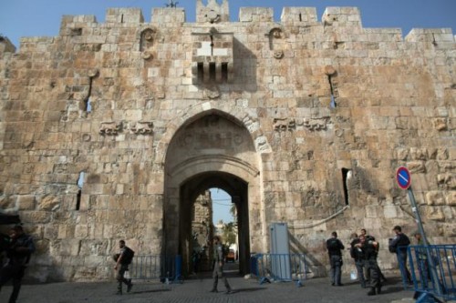 - Des forces de sécurité israéliennes devant la porte des Lions, le 12 octobre 2015 à Jérusalem-Est