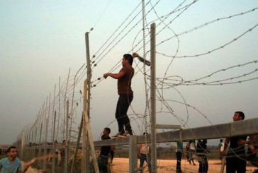 Des centaines d’émeutiers tentent de briser la clôture à la frontière de Gaza