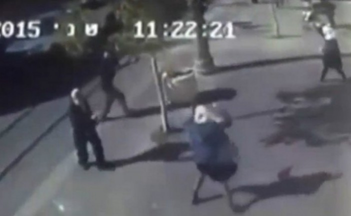 Vidéo : Deux jeunes femmes terroristes arabes s’en vont poignardés un juif à Jérusalem