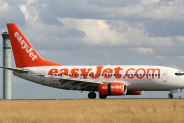 D’apres les informations du journal   The TELEGRAPHE en Angleterre :  » Des inscriptions en arabe découvertes sur des avions Easy Jet dans  un aéroport français »