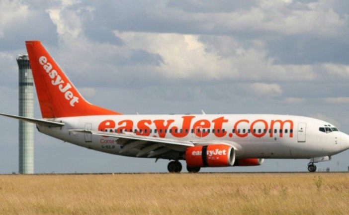 D’apres les informations du journal   The TELEGRAPHE en Angleterre :  » Des inscriptions en arabe découvertes sur des avions Easy Jet dans  un aéroport français »