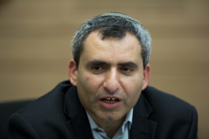 Le ministre de l’Aliyah et de l’Intégration, Zeev Elkin – Crédit photo : Yonatan Sindel/Flash90 
