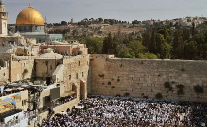 Le Mufti de Jérusalem critique la décision d’une zone de prière mixte au Mur des Lamentations.