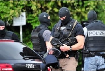 L’Allemagne intercepte des terroristes de Daesh parmi les migrants, dont  un commandant de haut rang de l’organisation Etat islamique.