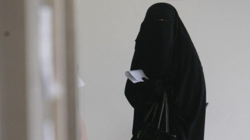 Une femme en burka