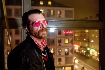 Le leader du groupe Eagles of Death Metal accuse la sécurité du Bataclan.