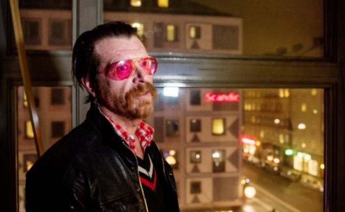 Le leader du groupe Eagles of Death Metal accuse la sécurité du Bataclan.