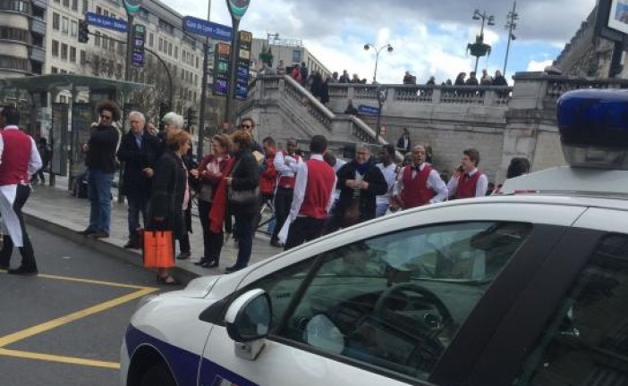 Paris : le faux kamikaze sème la panique dans une brasserie