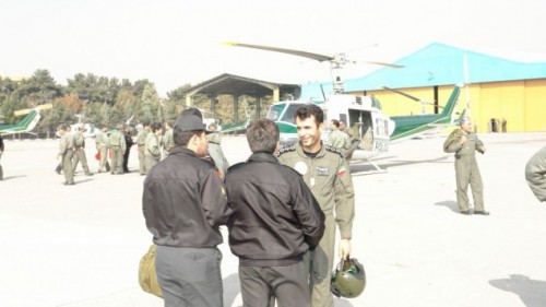 major Ahmad-Reza Khosravi à droite sur la photo