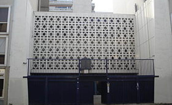 Paris : Les casseurs gauchistes attaquent le commissariat du 11ème puis la synagogue de la Roquette