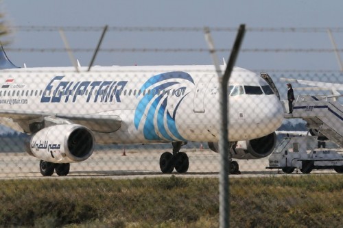 7783290687_un-avion-de-la-compagnie-egyptair