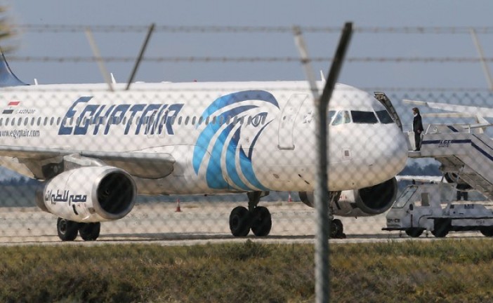 Alerte info : Un avion de la compagnie Egyptaire au départ de Roissy  a disparu des écrans radars