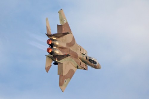 An Israeli F-15I Strike Eagle aircraft performs aerobatics after taking off from the Hatzerim army base on December 27, 2005. Photo by Ofer Zidon/Flash90 *** Local Caption *** ??? ???? ????? ???? ??? ?? 15 ??"? ??"?