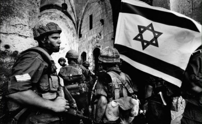 1967 – Jérusalem réunifiée Images d’archives particulièrement émouvantes de la libération de Jérusalem et du retour du peuple d’Israël sur sa terre ancestrale.
