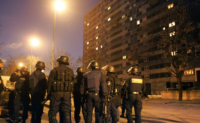 Seine-Saint-Denis : quatre policiers blessés après une embuscade, deux arrestations