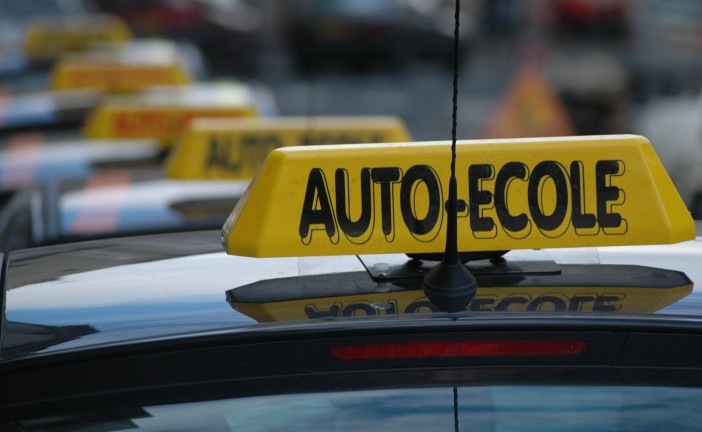Rhône : une auto-école crée la polémique en proposant une salle de code réservée aux femmes