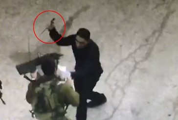 Vidéo : Le terroriste demande un renseignement puis dégaine son couteau
