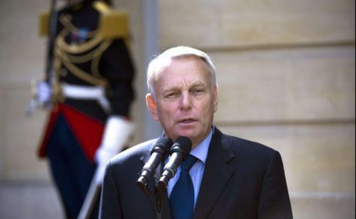 France-Israël. Apres avoir été le pire Premier Ministre de la 5 eme République,  J.M. Ayrault Ministre des affaires étrangères salue un discours « courageux » de Kerry.