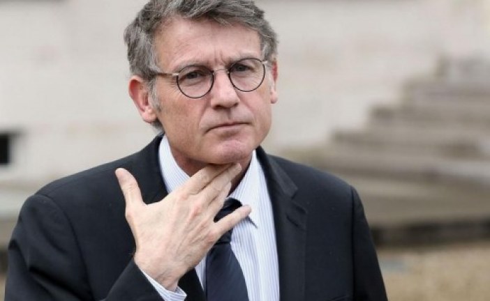 Accusé de devoir 20.000 euros au PS,Pour Vincent Peillon, la couleuvre ne passe pas !!!