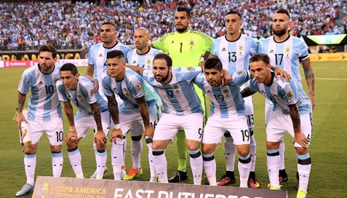 EAST RUTHERFORD, NJ - JUNE 26: Argentina poses before the game against Chile during the Copa America Centenario Championship match at MetLife Stadium on June 26, 2016 in East Rutherford, New Jersey. Elsa/Getty Images/AFP