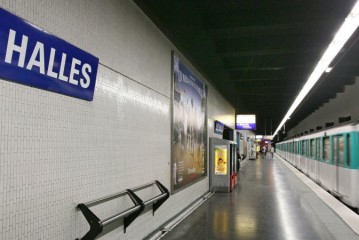 Les gilets jaunes débordent par des propos et des gestes antisémites contre une vielle dame dans le metro