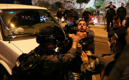 Israeli border police clash with Palestinians outside Damascus Gate in Jerusalem's Old City, April 15, 2021. Photo by Jamal Awad/Flash90 *** Local Caption *** פלסטינים ערבים מזרח ירושלים העיר העתיקה עיר עיתקה שער שכם מגב מג"ב הפגנות רמאדן רמדן