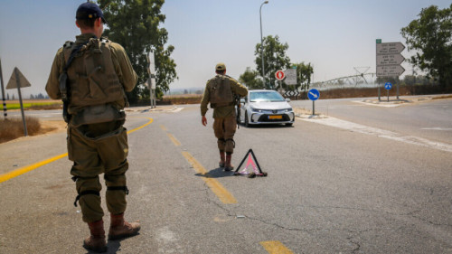 Israeli soldiers block roads near the border with the Gaza Strip on August 2, 2022. Photo by Flash90 *** Local Caption ***  ?????? ????? ??? ???????? ????? ????? ?????