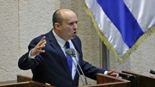 Le-chef-de-la-droite-radicale-en-Israel-Naftali-Bennett-s-adresse-au-Parlement-a-Jerusalem-le-13-juin-2021-1046880[1]