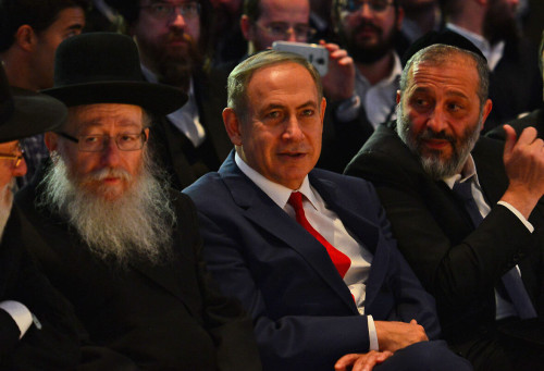 Israeli Prime Minister Benjamin Netanyahu (3L), Israeli minister of Interior Affairs Aryeh Deri (3R) and Health Minister Yaakov Litzman (2L) attend a Conference of Hamodia Newspaper in Lod on November 20, 2016. Photo by Kobi Gideon/GPO ***HANDOUT EDITORIAL USE ONLY/NO SALES*** *** Local Caption *** øàù äîîùìä áðéîéï ðúðéäå  åòéãú òéúåï äîåãéò ìëìëä åòñ÷éí àøéä ãøòé éò÷á ìéöîï