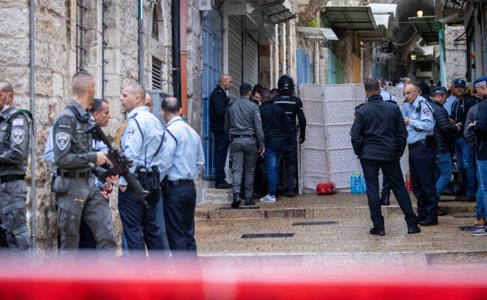 ﻿Israël : trois policiers israéliens blessés dans une attaque terroriste près du Mont du Temple, l’assaillant neutralisé