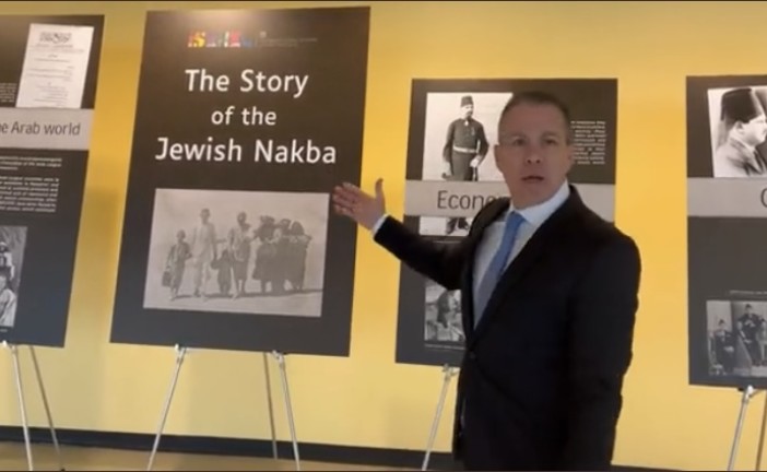 L’ambassadeur d’Israël à l’ONU présente une exposition montrant l’expulsion des juifs des pays arabes comme la vraie « nakba »