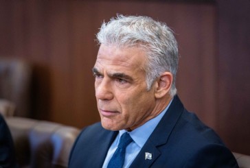 Yair Lapid demande à 50 dirigeants mondiaux d’empêcher un vote à l’ONU qui permettrait à la CIJ de statuer sur la présence israélienne en Judée-Samarie