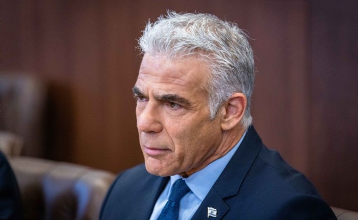 Yair Lapid demande à 50 dirigeants mondiaux d’empêcher un vote à l’ONU qui permettrait à la CIJ de statuer sur la présence israélienne en Judée-Samarie