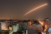 Une roquette lancée de Gaza vers Israël tombe dans la bande de Gaza
