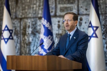 Le président israélien Isaac Herzog prononcera un discours au parlement européen lors de la journée internationale de commémoration de l’Holocauste