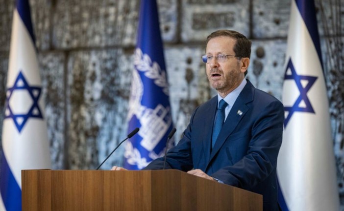 Le président israélien Isaac Herzog prononcera un discours au parlement européen lors de la journée internationale de commémoration de l’Holocauste