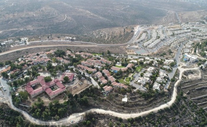 Le ministre israélien du Logement promet d’aider les israéliens qui souhaitent s’installer en Judée-Samarie