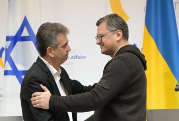 Lors de sa visite en Ukraine, Eli Cohen affirme qu’Israël soutient la souveraineté et l’intégrité territoriale de l’Ukraine