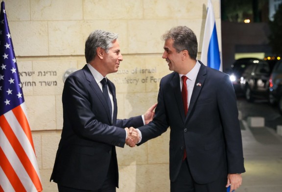 Le ministre israélien des Affaires étrangères Eli Cohen s’entretient avec le secrétaire d’Etat américain Anthony Blinken
