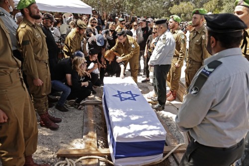 Israeli mourners attend the funeral of Israeli soldier Omer Tabib, 21, in Elyakim in northern Israel, on May 13, 2021. - Tabib was killed when Palestinian militants in Gaza fired an anti-tank missile near the border, the army said, amid tit-for-tat rocket fire and air strikes. (Photo by JACK GUEZ / AFP)